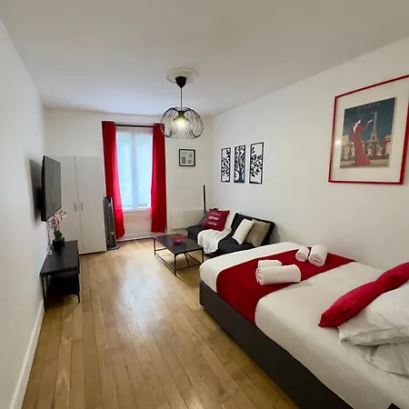 Pigalle Square - Modern Steps Away From Moulin Rouge Paris